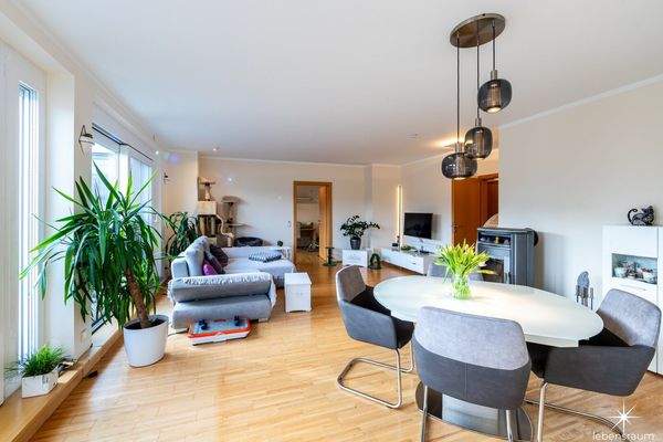 Wohnzimmer mit Essecke