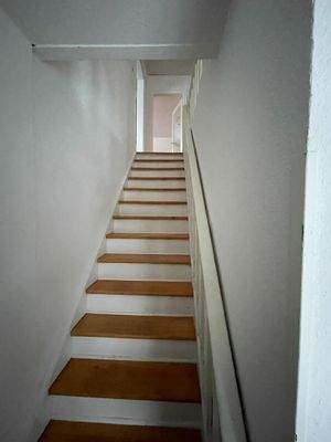 Aufgang Ober-Dachgeschosswohnung