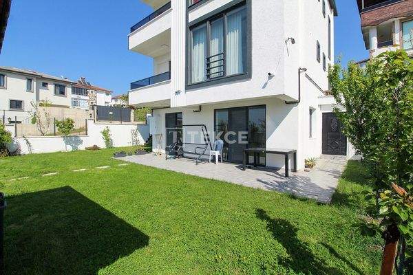 Detached Villa with Private Landscaping in Akköy