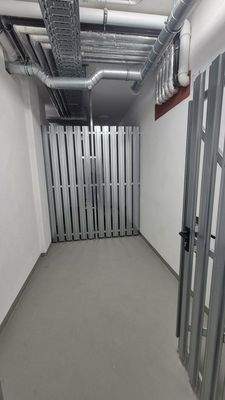 Kellerabteil mit Licht & Strom