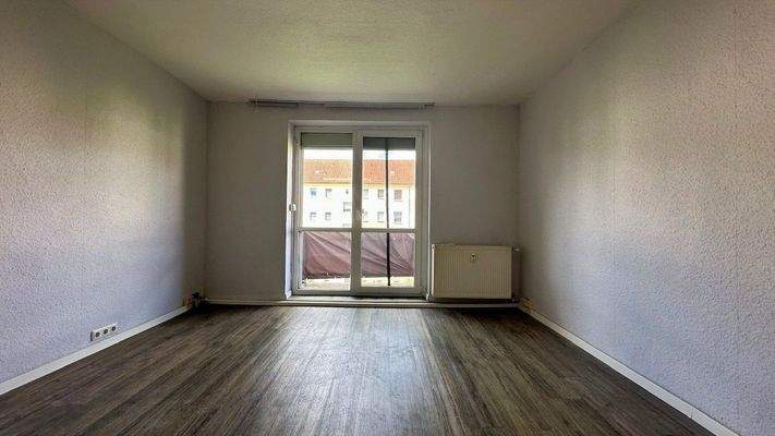 Wohnzimmer mit Balkon