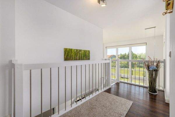 Die Galerie mit Blick in die Natur