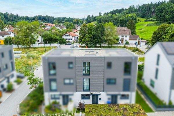 Ostseite mit Carport