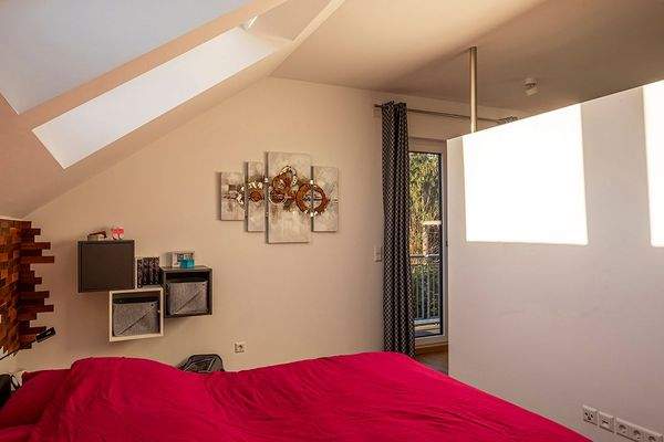 Blick ins Elternschlafzimmer mit Sternenblick.jpg