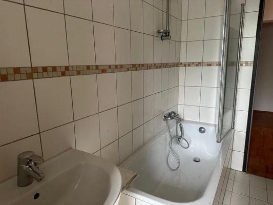 Bad_mit_Wanne.JPG