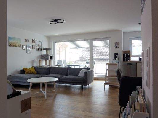 ...helles Wohnzimmer