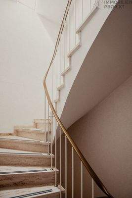 Treppenhaus ins DG und UG