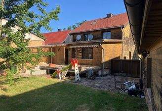 Hausrückseite mit Blick aus dem Garten