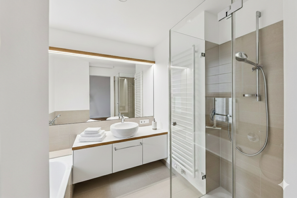 Badezimmer mit Tageslicht