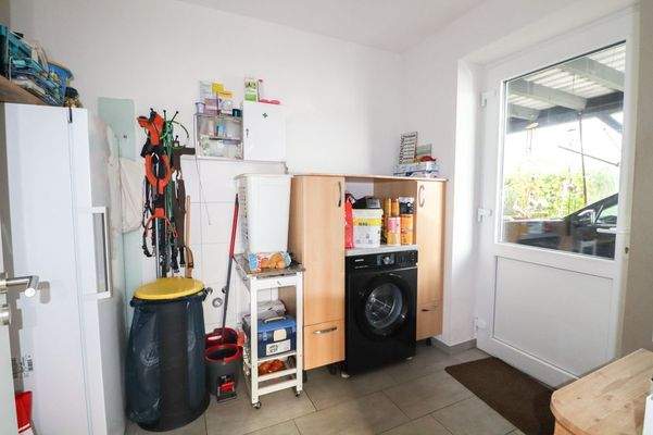 Hauswirtschaftsraum DHH-rechts