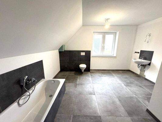 mit Wanne und Dusche