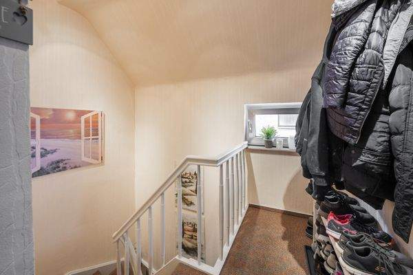 ein stilvolles Treppenhaus führt zur Wohnung