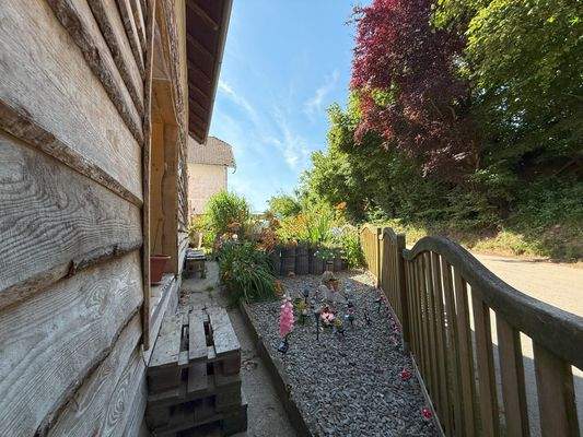 Garten mit Terrasse Haupthaus