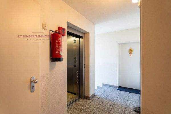 4fd5777f-treppenhaus-etagenwohnung-in-Kleinzschocher