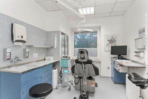 Behandlungsraum 3 der Praxis im 1. Obergeschoss.