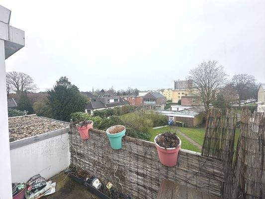 Balkonaussicht auf Wohngebiet