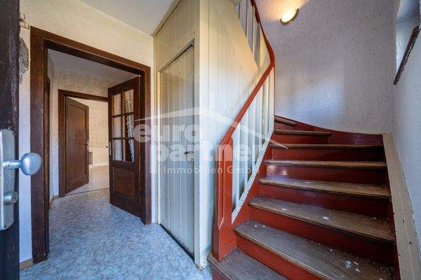 Flur/ Treppenhaus ( EG rechter Gebäudeteil)