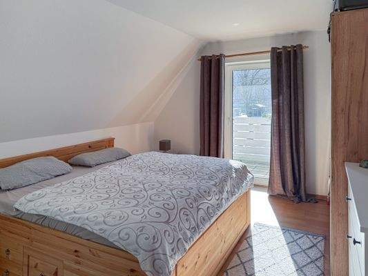 26. Einliegerwohnung Schlafzimmer OG.jpg