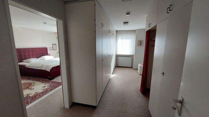 Ankleide/Blick Schlafzimmer