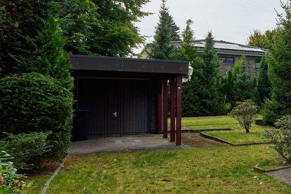 Carport und Garage