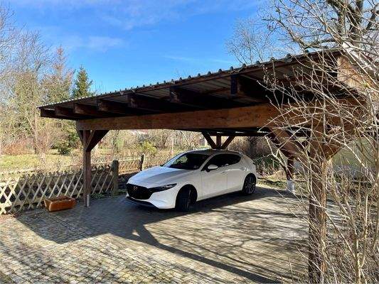 Carport vorm Hof 