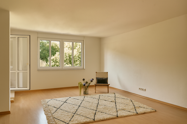 Wunderschönes Wohnzimmer mit Blick ins Grüne