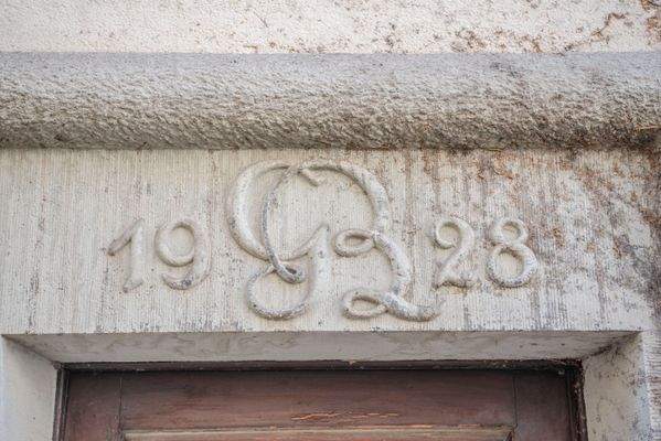 Inschrift Eingangstür