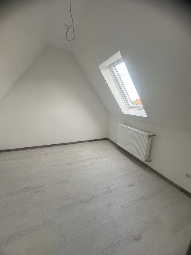 Sehr schöne 5 Zimmer Maisonette in einem Zweifamilienhaus mit Gartennutzung und großen Balkon - Photo 1