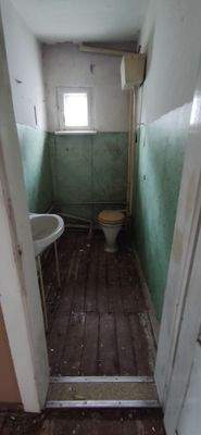 Sanitäreinrichtung im 2.OG (sanierungsbedürftig)