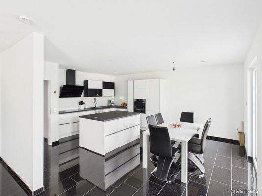 Blick vom Wohnzimmer in Richtung Küche