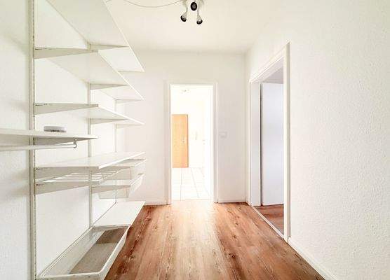 14 Ankleidezimmer/Abstellraum