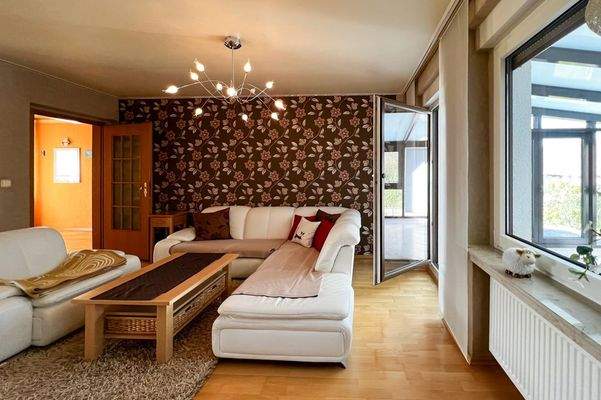 Wohnzimmer mit Wintergarten