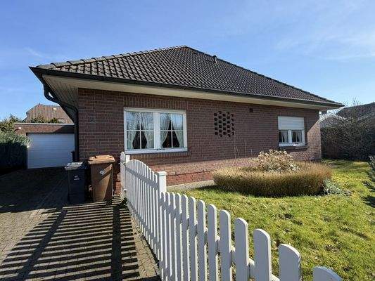 Bungalow mit EInfahrt und Garage