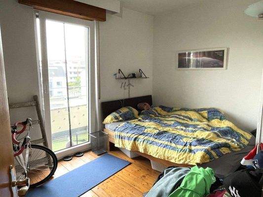 VH 1, 2. OG: Schlafraum mit Balkonausgang