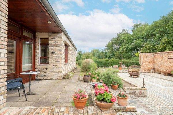 überdachter Eingang