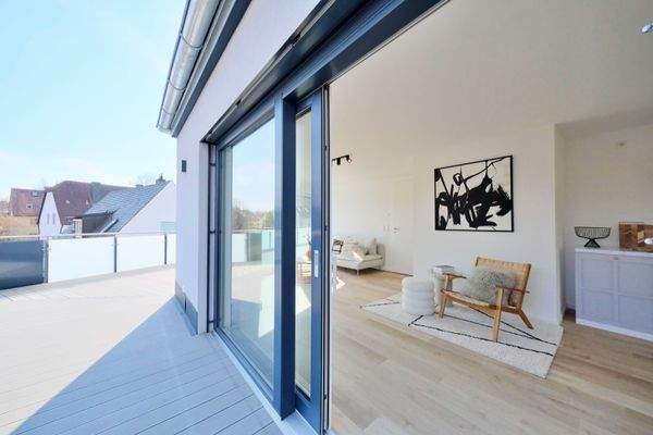 Dachterrasse mit Blick in die Wohnung