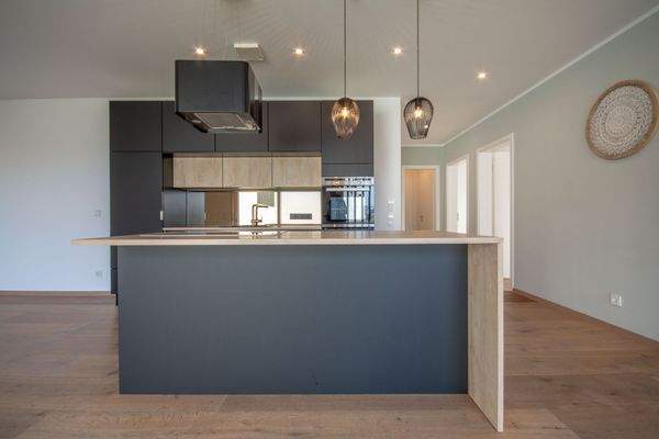 exklusive Küche mit Kochinsel