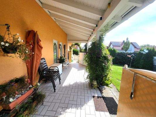 33. Überdachte Terrasse.jpg