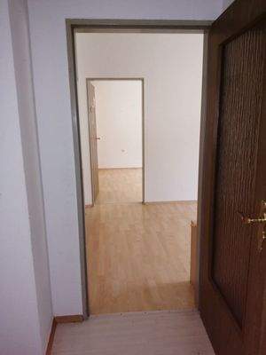 Vom Flur Richtung Schlafzimmer 2+3