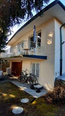 ostseite mit Doppelgarage