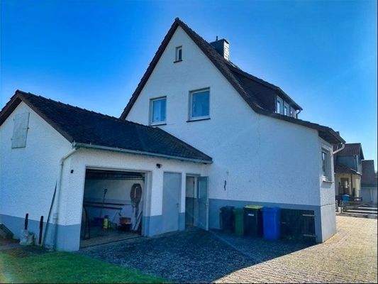 Nordansicht mit Garage