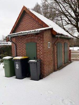 Nebengebäude mit Abstellflächen