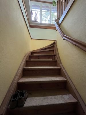 Treppe ins OG.jpg