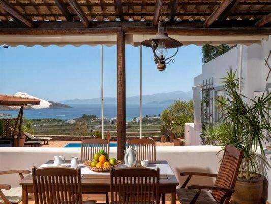 Kreta, Elounda: Villa mit Pool und atemberaubendem Meerblick auf die Bucht zu verkaufen