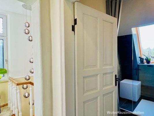 Zweites Bad mit Dusche im Dachgeschoss