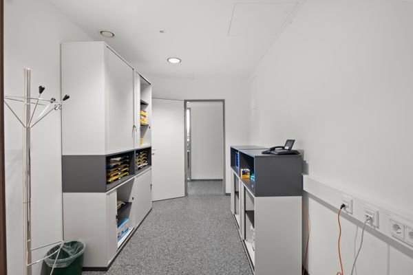 2025-04 Fotos Innen 1. OG  (2).jpg