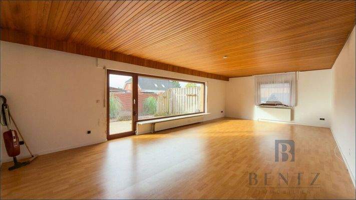 Wohnzimmer mit Zugang zur Terrasse