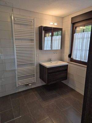 Bad 1 mit Möbel, Dusche, WC