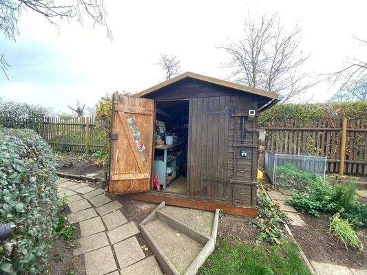 kleiner Geräteschuppen u. Werkstatt.jpg