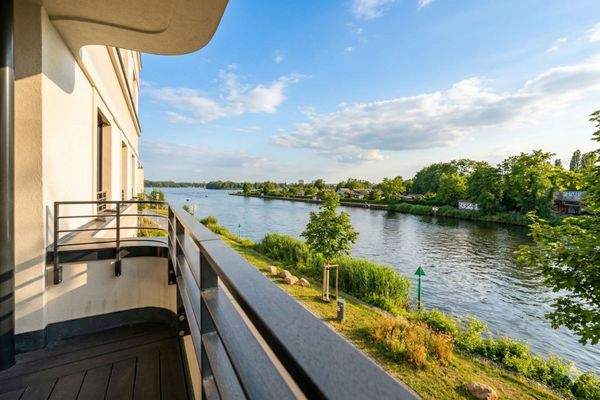 Balkon mit Blick auf Havel (KI